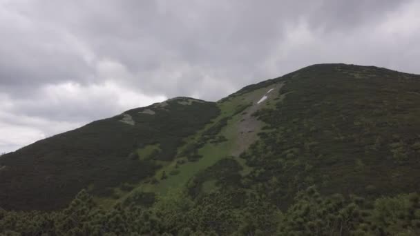 斯洛伐克北部塔特拉山山麓的自然景观 有宽阔的山谷和绿色的草地 — 图库视频影像