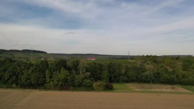 Yazın Almanya 'nın güneyinde uzak köy, orman ve tarım arazisi olan doğal kırsal alan, Baden-Wrttemberg