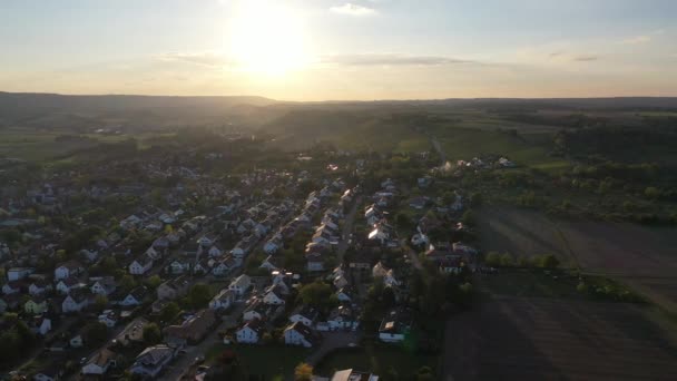 德国南部格林根市日落时分黑布林 弗兰肯地区的空中景观 乌尔腾堡 — 图库视频影像