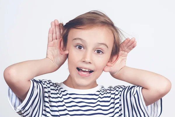 Uma Criança Ouvir Mexericos Escola Expressão Facial Gesto Rapaz Bonito — Fotografia de Stock