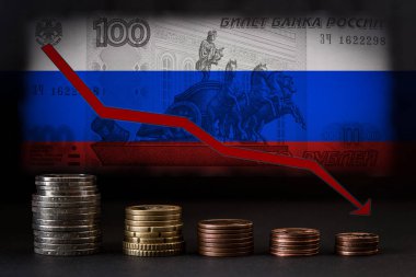 Rusya 'da öntanımlı. Ok, Rus parasının arka planına karşı çağrıda bulunuyor. Savaş yüzünden ülkede bir kriz yaşanıyor. Düşen ruble grafiği