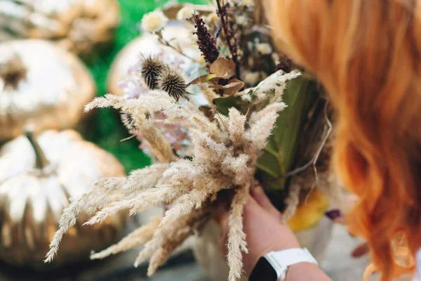 Citrouilles Fleurs Peintes Pour Composition Action Grâce Décorateur Faisant Décoration — Photo