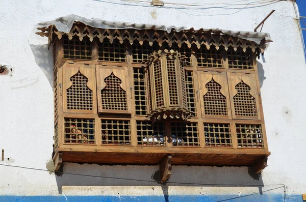 Geleneksel ahşap bir balkon. Dahab, Sina Yarımadası, Mısır.
