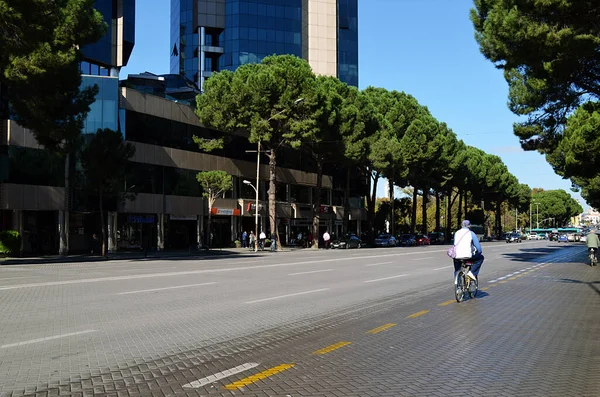Tiran, Arnavutluk - 2 Kasım 2016: Kent Caddesi