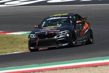 Mugello Pisti, İtalya - 2 Temmuz 2021 BMW M2 CS Mugello Pisti 'nde, BMW M2 CS Yarışları sırasında İtalya' da