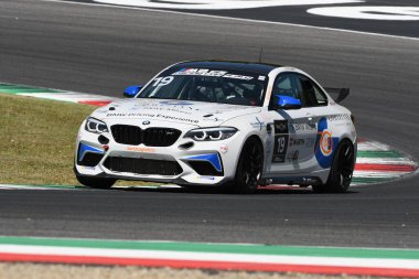 Mugello Pisti, İtalya - 2 Temmuz 2021 BMW M2 CS Mugello Pisti 'nde, BMW M2 CS Yarışları sırasında İtalya' da