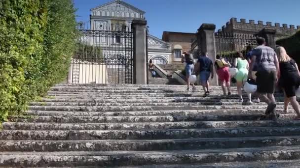 Florencia Septiembre 2021 Los Turistas Suben Las Escaleras Iglesia San — Vídeo de stock