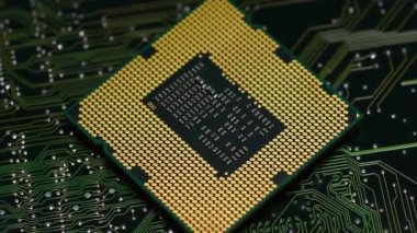 İşlemci Bilgisayar İşlemcisini yazdırılmış bir elektronik devre kartının üzerine kapat