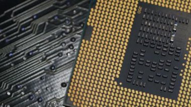 İşlemci Bilgisayar İşlemcisini yazdırılmış bir elektronik devre kartının üzerine kapat