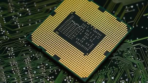 Detail Des Cpu Rechners Über Einer Gedruckten Elektronischen Leiterplatte — Stockvideo