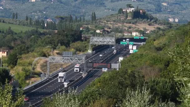 Tráfego Estrada Perto Florença Zona Rural Toscana Itália — Vídeo de Stock