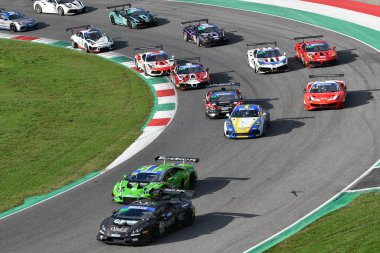 Mugello Pisti, İtalya - 9 Ekim 2021: Muhbirin 1. Yarış Finali GT Sprint. İtalya
