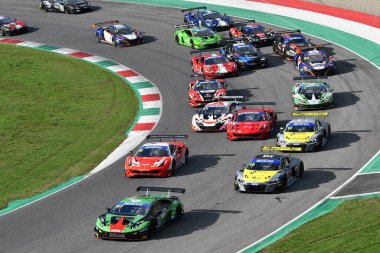 Mugello Pisti, İtalya - 9 Ekim 2021: Muhbirin 1. Yarış Finali GT Sprint. İtalya
