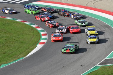Mugello Pisti, İtalya - 9 Ekim 2021: Muhbirin 1. Yarış Finali GT Sprint. İtalya
