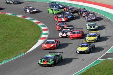 Mugello Pisti, İtalya - 9 Ekim 2021: Muhbirin 1. Yarış Finali GT Sprint. İtalya