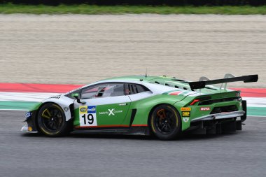 Mugello Circuit, İtalya - 8 Ekim 2021: Lamborghini Huracan GT3 Evo of Team Imperiale Racing drive by Mateo Llarena Rosenthal İtalyan Şampiyonası 'nın Mugello Pisti' ndeki Qualifyng oturumu sırasında.