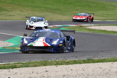 Mugello Pisti, İtalya 8 Ekim 2021: AKM Motorsport takımının Mercedes AMG GT3 'ü Seg-Baruch tarafından sürülüyor..