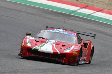 Mugello Pisti, İtalya - 8 Ekim 2021: Ferrari 488 GT3 Takım AF Corse sürücüsü Mann - Cressoni İtalya Şampiyonası 'nın GT oturumu sırasında Mugello Pisti' nde.