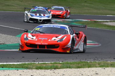 Mugello Pisti, İtalya 8 Ekim 2021: Ferrari 488 GT3 Earle - Schir takımından Evo İtalya Şampiyonası 'nın GT oturumu sırasında Mugello Pisti' nde.