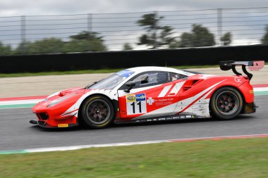 Mugello Pisti, İtalya 8 Ekim 2021: Ferrari 488 GT3 Earle - Schir takımından Evo İtalya Şampiyonası 'nın GT oturumu sırasında Mugello Pisti' nde.