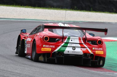 Mugello Pisti, İtalya - 8 Ekim 2021: Ferrari 488 GT3 Corse takımından Evo Schreiner - Hudspeth İtalyan Şampiyonası 'nın GT oturumu sırasında Mugello Pisti' nde.