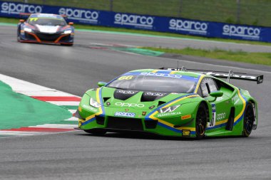 Mugello Circuit, İtalya - 8 Ekim 2021: Lamborghini Huracan GT3 Evo of Team VSR drive by Federico - Peklin İtalyan Şampiyonası 'nın Mugello Pisti' ndeki Qualifyng oturumu sırasında.