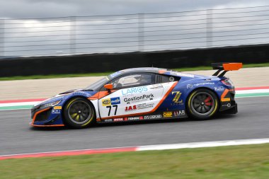 Mugello Pisti, İtalya - 8 Ekim 2021: Zanotti 'nin Nova Yarış Takımı' ndan Honda NSX - İtalyan Şampiyonası 'nın GT oturumu sırasında Katalan.