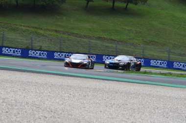 Mugello Pisti, İtalya - 8 Ekim 2021: Zanotti 'nin Nova Yarış Takımı' ndan Honda NSX - İtalyan Şampiyonası 'nın GT oturumu sırasında Katalan.