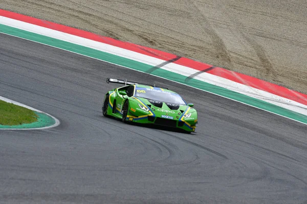 Mugello Circuit, İtalya - 8 Ekim 2021: Lamborghini Huracan GT3 Evo of Team VSR drive by Federico - Peklin İtalyan Şampiyonası 'nın Mugello Pisti' ndeki Qualifyng oturumu sırasında.