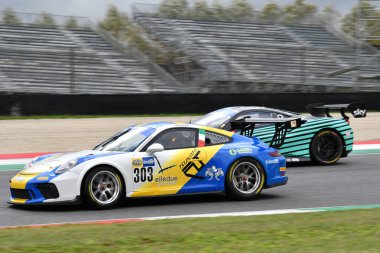 Mugello Pisti, İtalya - 8 Ekim 2021: Porsche GT3 Cup of Team Tsunami RT İtalyan Şampiyonası 'nın ön eleme oturumu sırasında Levorato tarafından kullanıldı.