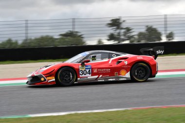 Mugello Circuit, İtalya - 8 Ekim 2021: Ferrari 488 Challenge Evo Team ForMULA RACING drive by Christian Brunsborg during Qualifyng session of Italian Championship GT