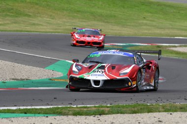 Mugello Circuit, İtalya - 8 Ekim 2021: Ferrari 488 Challenge Evo Team ForMULA RACING drive by Christian Brunsborg during Qualifyng session of Italian Championship GT
