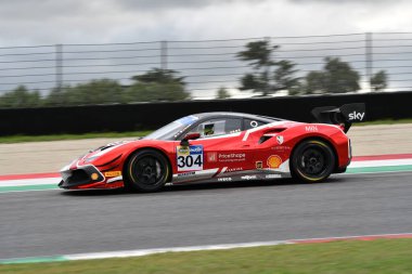 Mugello Circuit, İtalya - 8 Ekim 2021: Ferrari 488 Challenge Evo Team ForMULA RACING drive by Christian Brunsborg during Qualifyng session of Italian Championship GT