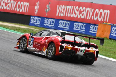 Mugello Circuit, İtalya - 8 Ekim 2021: Ferrari 488 Challenge Evo Team ForMULA RACING drive by Christian Brunsborg during Qualifyng session of Italian Championship GT