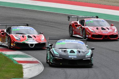 Mugello Pisti, İtalya, 8 Ekim 2021: KESSEL MOTORSPORT takımından Ferrari 488 Challenge Evo Nicol Rosi - Andrea Fausti İtalya Şampiyonası ön eleme oturumunda