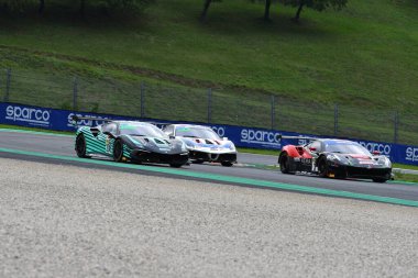 Mugello Pisti, İtalya, 8 Ekim 2021: KESSEL MOTORSPORT takımından Ferrari 488 Challenge Evo Nicol Rosi - Andrea Fausti İtalya Şampiyonası ön eleme oturumunda