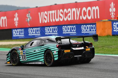 Mugello Pisti, İtalya, 8 Ekim 2021: KESSEL MOTORSPORT takımından Ferrari 488 Challenge Evo Nicol Rosi - Andrea Fausti İtalya Şampiyonası ön eleme oturumunda