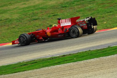 Mugello pisti, 21 Kasım 2008: Valentino Rossi Ferrari F1 2008 eski Dünya Şampiyonu Kimi Raikkonen 'i İtalya' daki Mugello Pisti 'nde test etti.