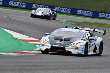 Mugello Pisti, İtalya - 8 Ekim 2021: FFF RACING Ekibi 'nden Lamborghini Huracan Supertrofeo Luciano Privitelio - Donovan Privitelio İtalya Şampiyonası ön eleme oturumunda