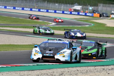 Mugello Pisti, İtalya - 8 Ekim 2021: FFF RACING Ekibi 'nden Lamborghini Huracan Supertrofeo Luciano Privitelio - Donovan Privitelio İtalya Şampiyonası ön eleme oturumunda