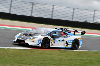 Mugello Pisti, İtalya - 8 Ekim 2021: FFF RACING Ekibi 'nden Lamborghini Huracan Supertrofeo Luciano Privitelio - Donovan Privitelio İtalya Şampiyonası ön eleme oturumunda