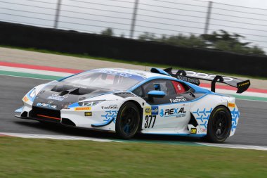 Mugello Pisti, İtalya - 8 Ekim 2021: FFF RACING Ekibi 'nden Lamborghini Huracan Supertrofeo Luciano Privitelio - Donovan Privitelio İtalya Şampiyonası ön eleme oturumunda