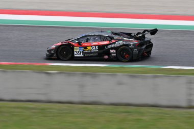 Mugello Pisti, İtalya - 8 Ekim 2021: BEST LAP ekibinden Lamborghini Huracan Supertrofeo Lorenzo Pegoraro - Massimiliano Mugelli İtalyan Şampiyonası 'nın ön eleme oturumunda