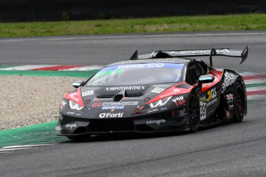 Mugello Pisti, İtalya - 8 Ekim 2021: BEST LAP ekibinden Lamborghini Huracan Supertrofeo Lorenzo Pegoraro - Massimiliano Mugelli İtalyan Şampiyonası 'nın ön eleme oturumunda