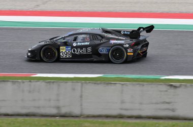 Mugello Pisti, İtalya - 8 Ekim 2021: DiONISO ERMANNO sürücüsü Lamborghini Huracan Supertrofeo Ermanno Dionisio - Giacomo Luigi Barri İtalya Şampiyonası 'nın Qualifyng oturumu sırasında GT