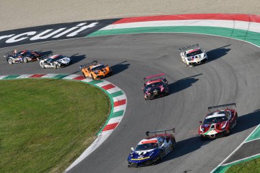 Scarperia, 19 Kasım 2021: Ferrari Challenge Trofeo Pirelli Yarışı 1, Mugello 2021 Dünya Kupası finallerinde. İtalya.