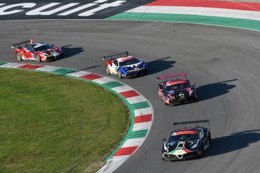 Scarperia, 19 Kasım 2021: Ferrari Challenge Trofeo Pirelli Yarışı 1, Mugello 2021 Dünya Kupası finallerinde. İtalya.