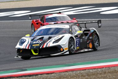 Scarperia, 19 Kasım 2021: Ferrari Challenge Trofeo Pirelli Yarışı 1, Mugello 2021 Dünya Kupası finallerinde. İtalya.