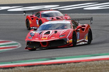 Scarperia, 19 Kasım 2021: Ferrari Challenge Trofeo Pirelli Yarışı 1, Mugello 2021 Dünya Kupası finallerinde. İtalya.