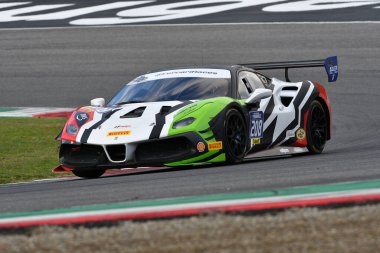 Scarperia, 19 Kasım 2021: Ferrari Challenge Trofeo Pirelli Yarışı 1, Mugello 2021 Dünya Kupası finallerinde. İtalya.